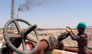 ОПЕК впервые за восемь лет договорилась сократить добычу нефти