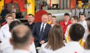 Рабочий смутил Путина вопросом своей маленькой дочери