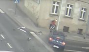 Видео спасения девушки от несущегося на скорости авто появилось в Сети