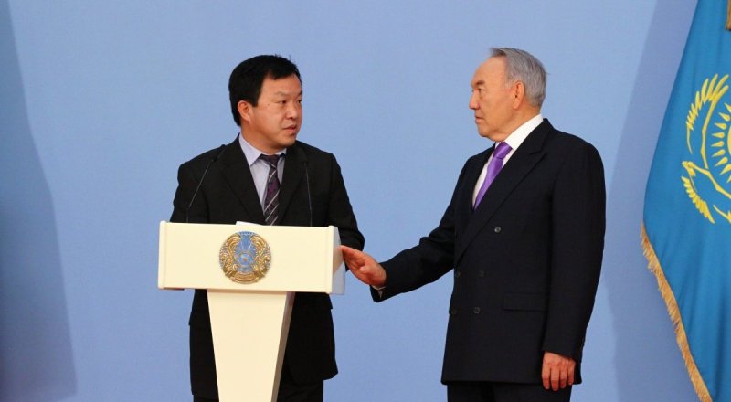 Кардиохирург Юрий Пя и Президент Казахстана Нурсултан Назарбаев. Фото ©Даниал Окасов