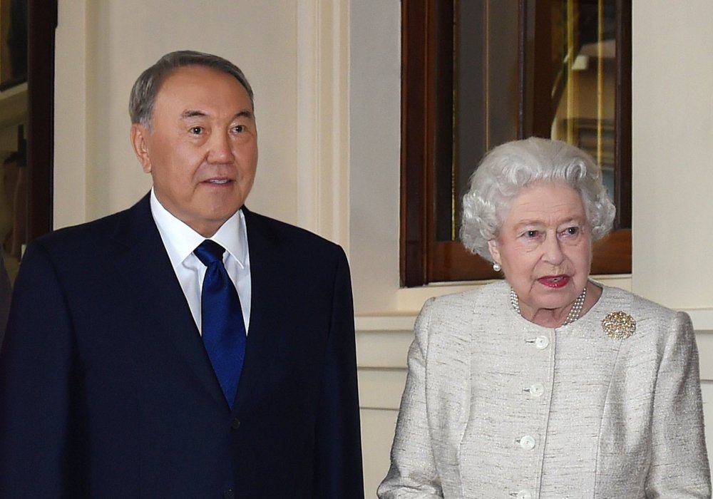 Нурсултан Назарбаев и Королева Великобритании Елизавета II. © ortcom.kz