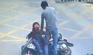 Неизвестный китаец стал звездой соцсетей, применив на улице прием кунг-фу