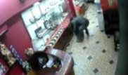 Видео дерзкого ограбления бутика в Караганде попало в Интернет