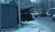 Грузовик протаранил забор частного дома в Алматы