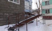 Спустя 15 лет паралимпийской чемпионке построили пандус у дома в Экибастузе