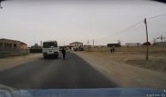В Сети появилось видео, как автобус едва избежал столкновения с пешеходом в Актау