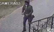 Подозреваемый в попытке ограбления шымкентского ломбарда попал на камеры