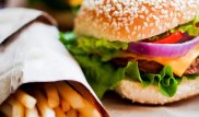 Отравившиеся бургерами жители Уральска получили компенсацию