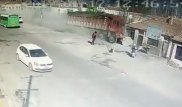 Грузовик снес три дома в Китае