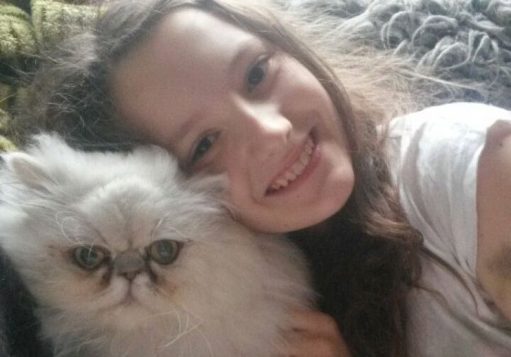 12-летней Анне Ивановой собирают деньги на операцию. 
