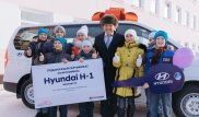 Нурлан Смагулов подарил микроавтобус детскому дому в Астане