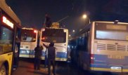 В Алматы из-за столкновения троллейбуса и автобуса заблокировался проезд по проспекту Абая