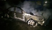 Три автомобиля сгорели дотла на СТО в Алматы