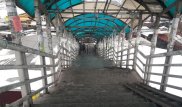 Из-за закрытого рынка "Алтын Орда" алматинцы не могут воспользоваться надземным переходом