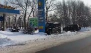Внедорожник врезался в стенд АЗС в Алматы