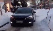 Директора детсада в Алматы отчитали за заехавший на территорию служебный автомобиль