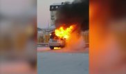 Внедорожник загорелся возле детского сада в Атырау