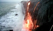 Огонь и вода - уникальное зрелище извержения вулкана на Гавайях