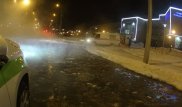Трубу с горячей водой прорвало около детской больницы в Астане: затопило дорогу