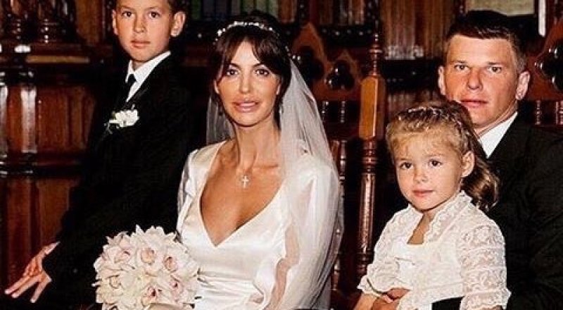 Андрей Аршавин со своей супругой Алисой и ее двумя детьми. © Instagram