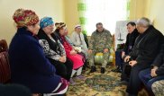 Министр обороны РК навестил пострадавших и семьи погибших военнослужащих в Жамбылской области