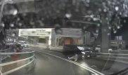 Путешественник во времени? Странный инцидент снят на камеру в Гонконге