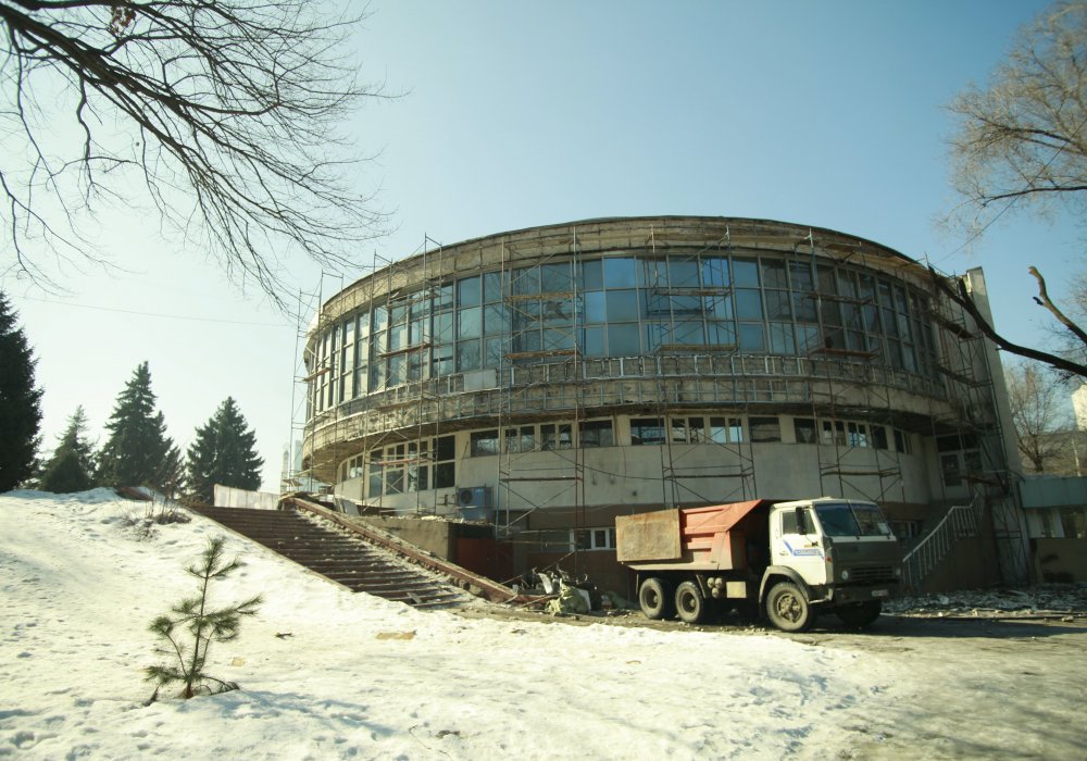 Здание Дворца бракосочетания в Алматы начали реконструировать. Фото Tengrinews.kz