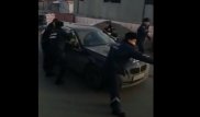 В Алматы водитель BMW устроил яростное сопротивление полицейским