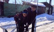 Чиновник из Алматинской области возит инвалидов на своем авто