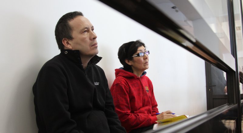 Талгад Жаныбеков и Гаукар Искакова на предварительных слушаниях 27 февраля. Фото Tengrinews.kz