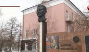 В Семее осквернили памятник автору гимна Казахской ССР