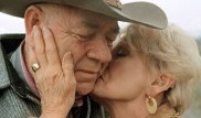 Алматинка рассказала еще одну историю знакомства пожилых людей в 92-м автобусе
