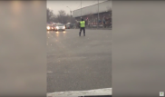Алматинец снял на видео полицейского, использующего жезл