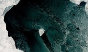 Спутник заснял необычную льдину в Каспийском море