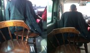 Алматинке в авто Uber предложили 2 деревянных стула