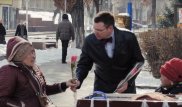 Генконсул США Марк Муди удивил алматинок на Арбате