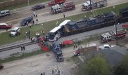 Необычное ДТП: Поезд врезался в автобус в США, множество жертв