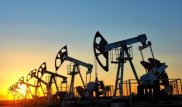 Цена на нефть рухнула ниже 52 долларов за баррель