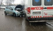 Скорая с беременной девушкой в салоне попала в ДТП в Алматы