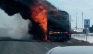 Пассажирский автобус загорелся на трассе в Актюбинской области