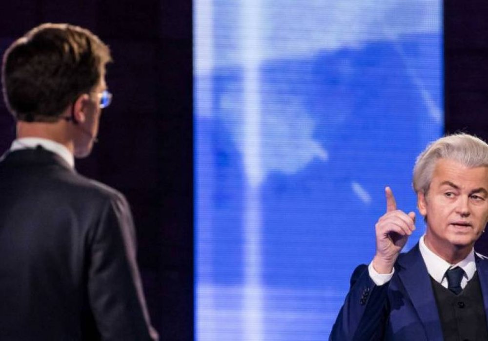 Премьер-министр Нидерландов Марк Рютте и Герт Вилдерс на дебатах. © EFE 