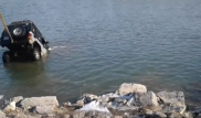 Появилось видео падения внедорожника в реку в Усть-Каменогорске