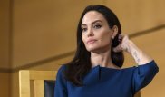 Анджелина Джоли пришла на встречу с архиепископом в неуместном наряде