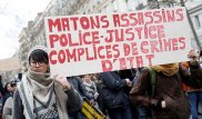 В Париже несколько тысяч людей протестуют против насилия полиции