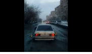 Видео с "гребущим" авто в Семее появилось в Сети