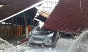 Ветер сорвал крышу многоэтажки в Атырау