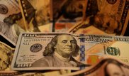 Рубль рекордно укрепился к доллару
