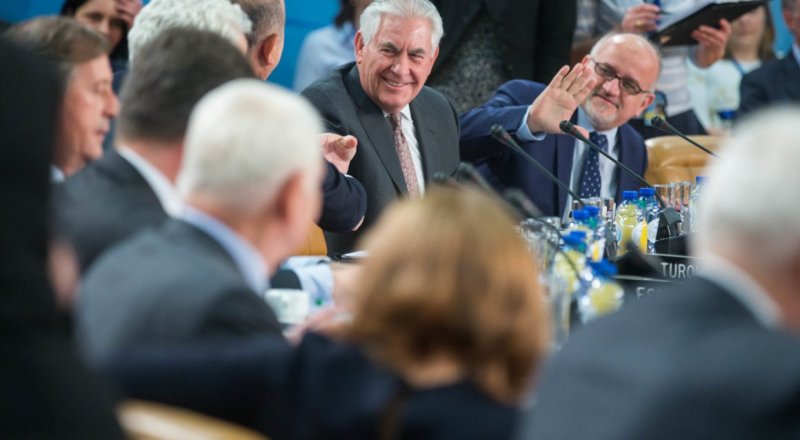 Рекс Тиллерсон на встрече с министрами иностранных дел стран НАТО в Брюсселе. © EPA