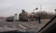 Бетономешалка и пассажирский автобус столкнулись в Астане: Пострадал ребенок
