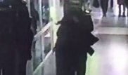 Вор раздел манекен в торговом доме Экибастуза